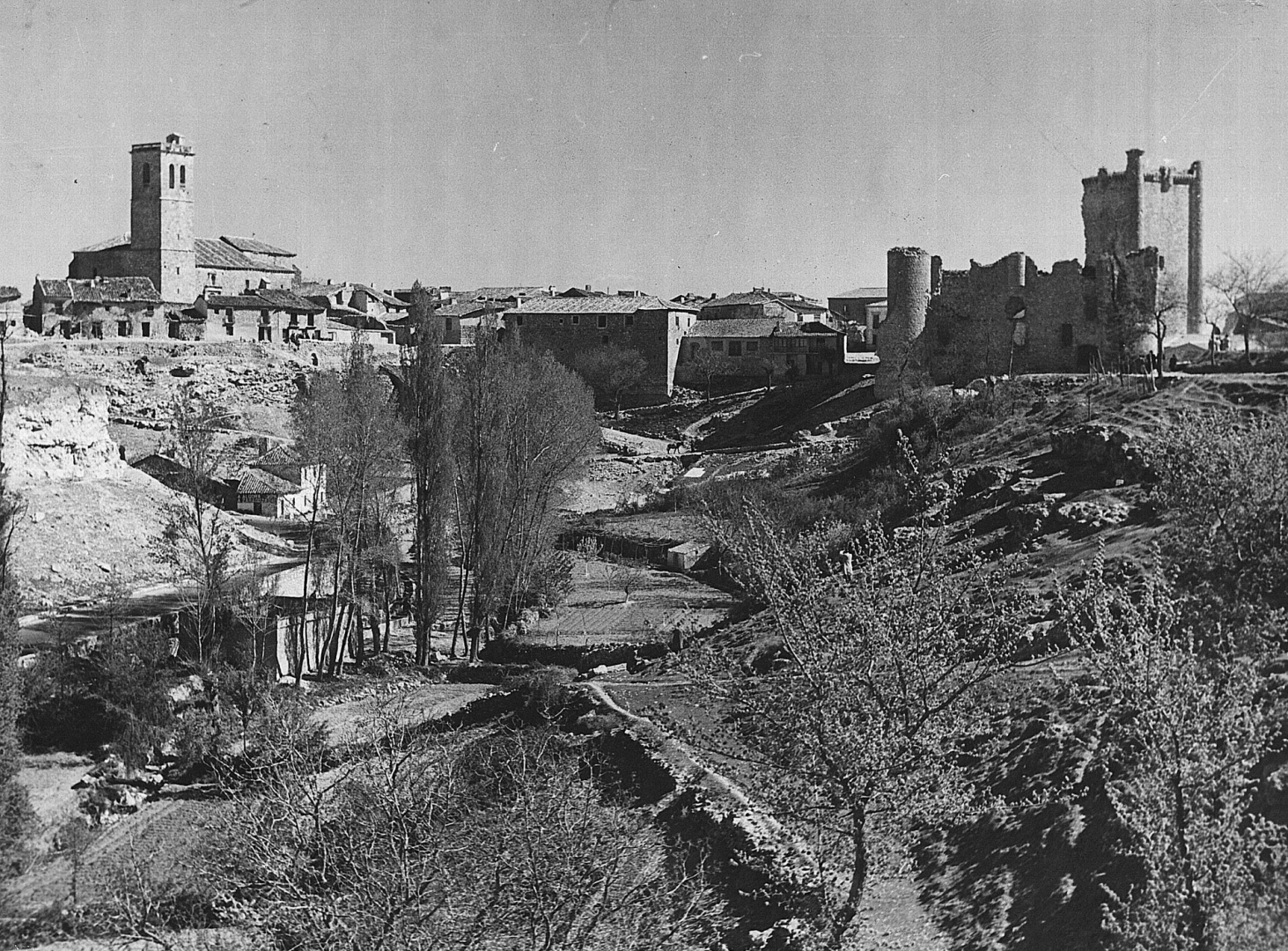 Torija (Guadalajara). 1940. Fondo Los Legados de la Tierra. Archivo de la Imagen de Castilla-La Mancha.