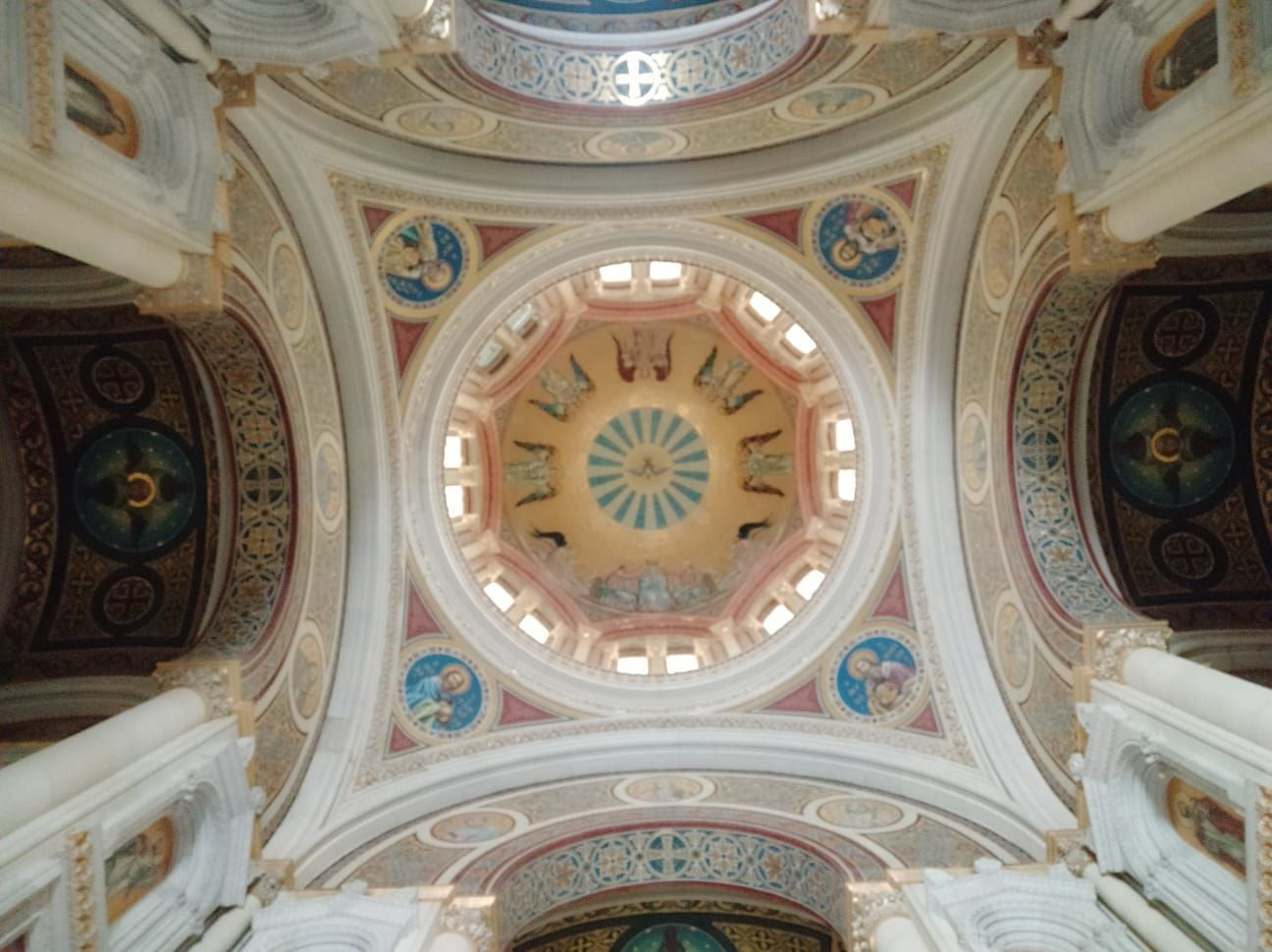 Los mosaicos de la cúpula son una obra de arte del mosaico.