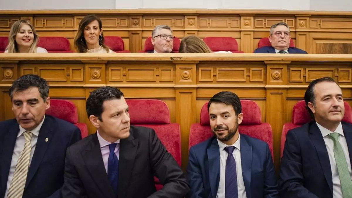 Los cuatro diputados de Vox en las Cortes Regionales//Imagen: Cortes CLM.