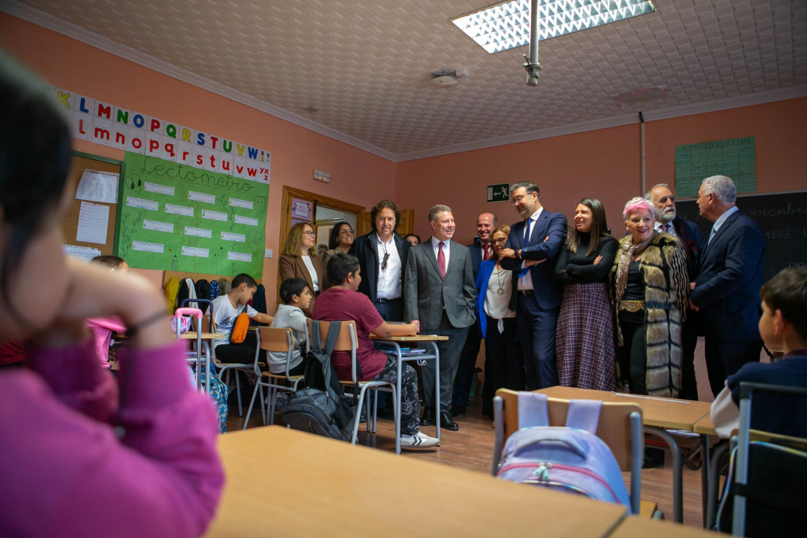 El presidente regional, acompañado de otras autoridades regionales y provinciales, durante la inauguración del CRA 'La Encina'//Imagen: Piedad López/JCCM.