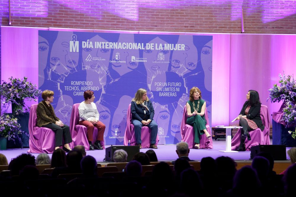 Intervenci&oacute;n de cuatro mujeres referentes en la provincia//Imagen: Diputaci&oacute;n Provincial de Guadalajara.