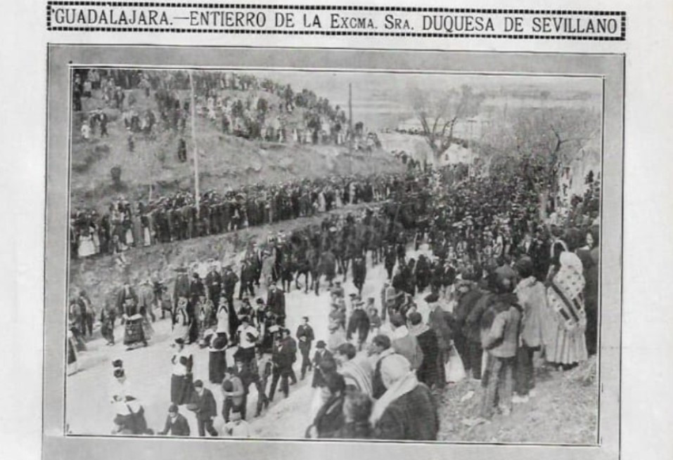 Fotograf&iacute;a del cortejo f&uacute;nebre publicada en la prensa de la &eacute;poca//Imagen: todocolecci&oacute;n.net