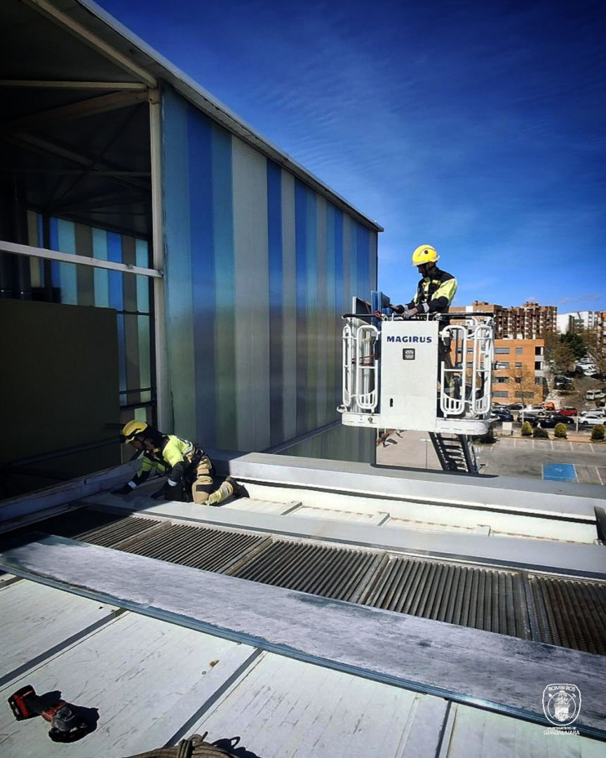 Intervenci&oacute;n de los Bomberos en el Palacio Multiusos//Imagen: Bomberos de Guadalajara.