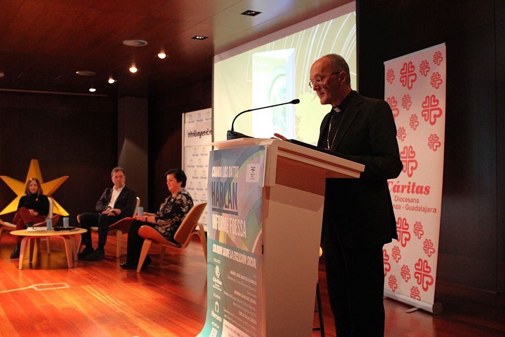 El obispo, durante la clausura de la jornada//Imagen: C&aacute;ritas Guadalajara.