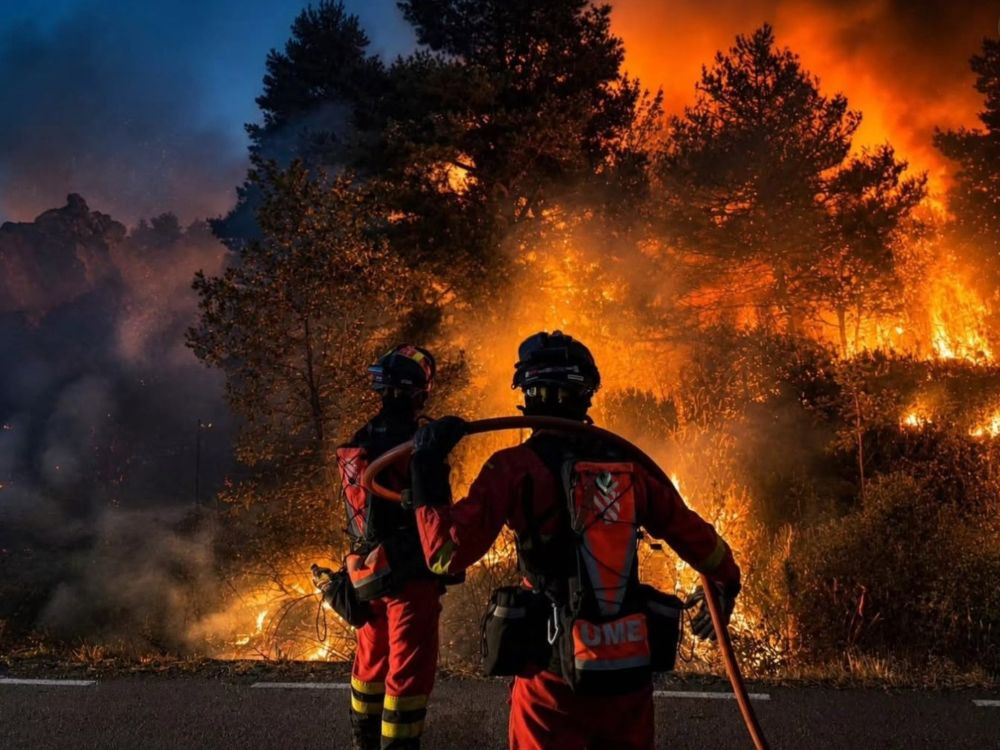 Profesionales de extinci&oacute;n en el incendio de La Mierla//Imagen: Subdelegaci&oacute;n del Gobierno de Espa&ntilde;a en Castilla-La Mancha.