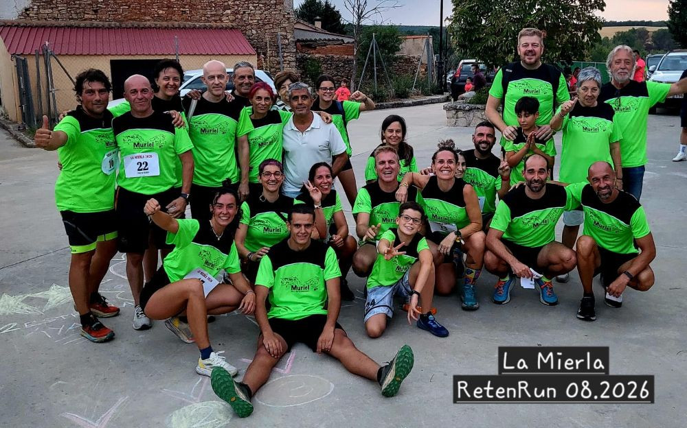 Miembros de la Asociaci&oacute;n, con las camisetas//Imagen: Asociaci&oacute;n Cultural de Muriel.