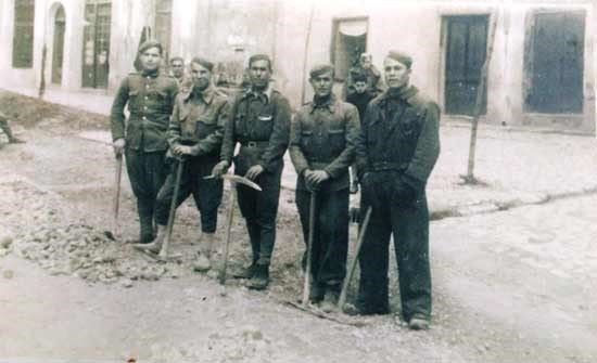 Prisioneros de un Batallón de Trabajo en Sigüenza, en 1942//Imagen: laplazuela.net