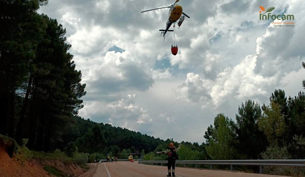 Aterrizaje de un helicóptero del Plan Infocam en el incendio forestal de Semillas, en Guadalajara. Imagen: Plan Infocam