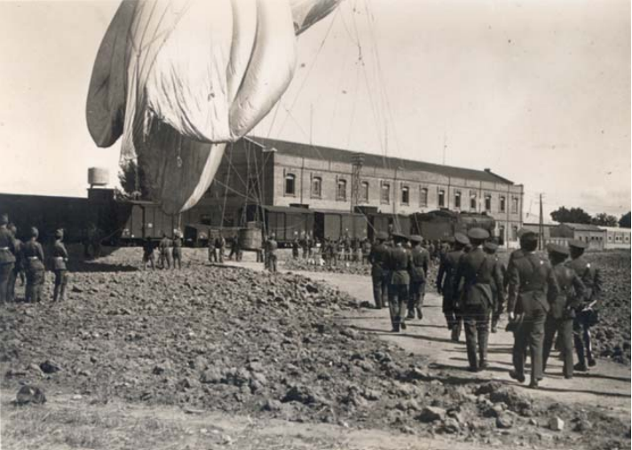 Imagen: LEONARDO TORRES QUEVEDO Y LA CONQUISTA DEL AIRE Centenario de la botadura del dirigible “Torres Quevedo” 1907*GUADALAJARA*2007