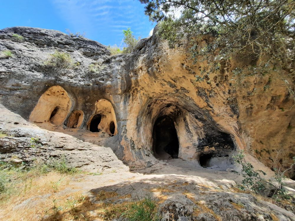 Cavidades o cuevas en la ciudad encantada de Tamajón.