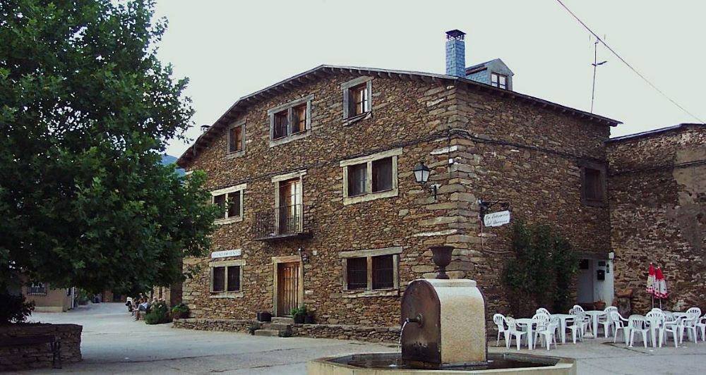Ayuntamiento Gascueña de Bornova, en la Sierra Norte de Guadalajara.