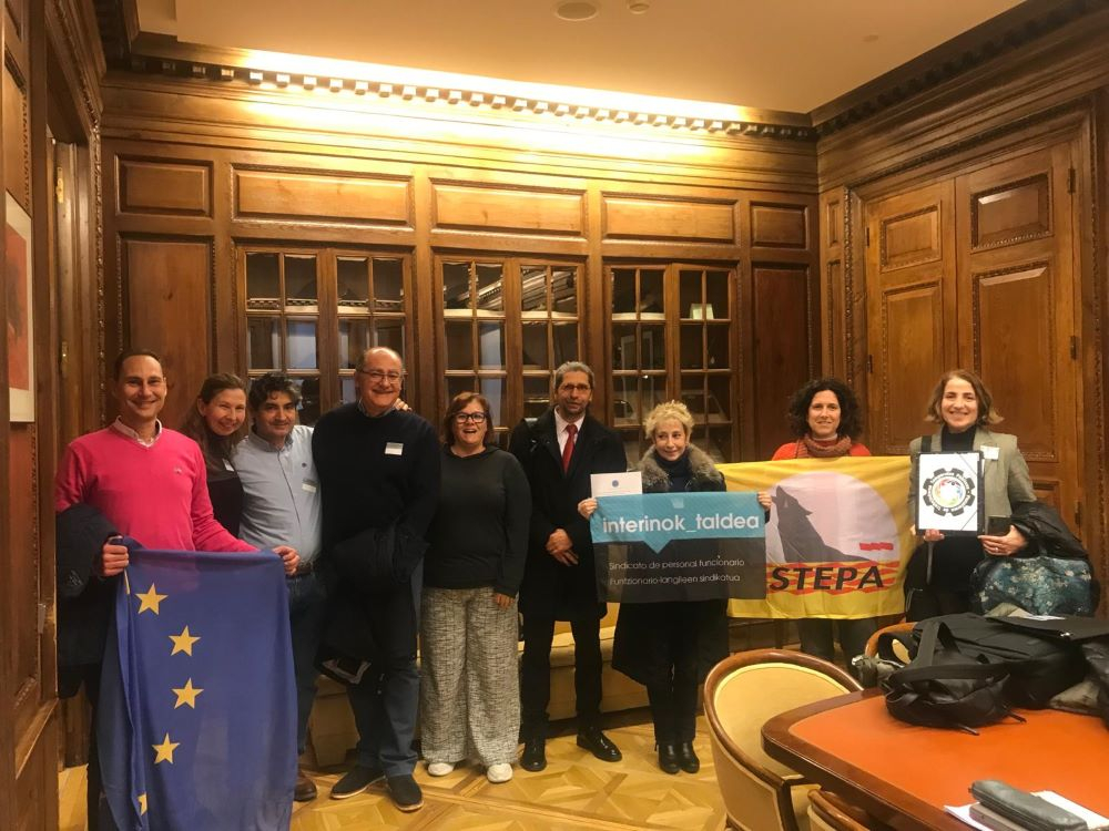 Ansiti ha mantenido reuniones en el Senado, en el Congreso y en la sede de la Comison Europea en Madrid para reivindicar su situación laboral.