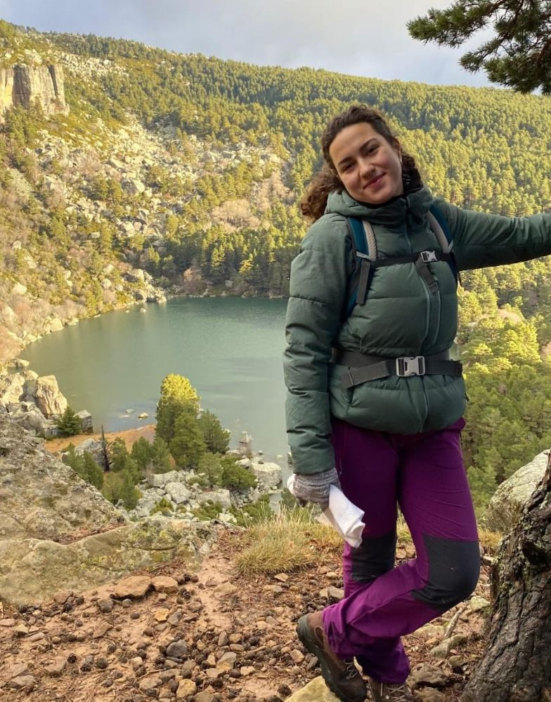 -Paula Ruiz. Su trabajo se centra en la elaboraci&oacute;n de tablas que explican la din&aacute;mica general de la evoluci&oacute;n de la poblaci&oacute;n en relaci&oacute;n con el medio, en este caso con los espacios naturales protegidos 