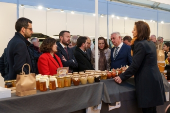 Visita expositores Feria Apícola_2.jpg