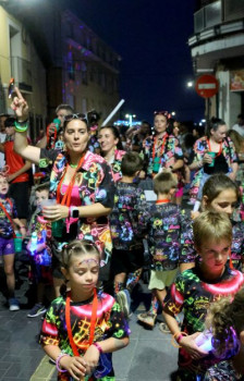 DESFILE PEÑAS 2026 ambiente (35).jpg