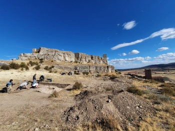 Excavaciones castillo atienza.jpg