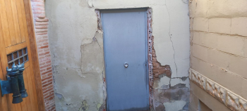 La Junta insta al Ayuntamiento a tirar el 'muro de la discordia' de la Capilla de Luis de Lucena, tal y como le exige la Ley