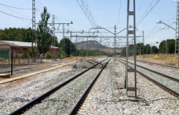Descarrila en Matillas un tren que transportaba mercancías peligrosas y provoca el corte de la carretera GU-157