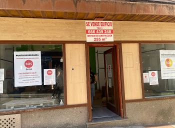 Vecinos del centro de Guadalajara se organizan en un punto de recogida para ayudar a las víctimas por la DANA