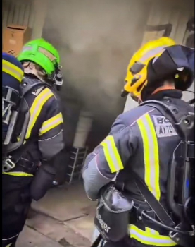 Los bomberos de Guadalajara apagan un incendio en vivienda junto al torreón del Alamín