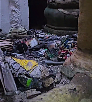 Los bomberos rescatan a dos personas y apagan un incendio de una vivienda del casco de Sigüenza