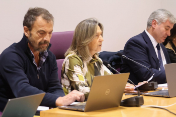 Guarinos se "reafirma" en su apoyo a su concejal de Mujer, Roberto Narro