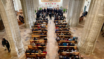 La Coral Cordobesa 'Noches de mi Ribera' da la bienvenida a la Navidad en Peñalver 