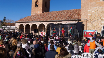 Alovera cerró 2024 dando las campanadas infantiles en la plaza ante cientos de familias