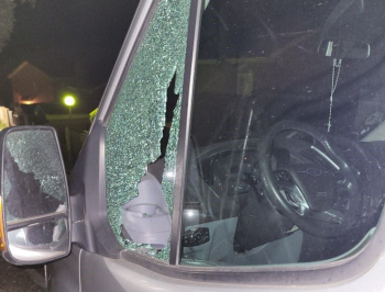 Varios vehículos amanecen con las lunas reventadas en Pioz