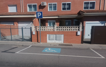 LOS VECINOS DENUNCIAN. La alcaldesa de Alovera hace oídos sordos a la demanda de una vecina discapacitada 