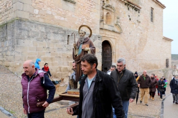 El temporal relega la celebración de San Antón en Cogolludo al interior de la iglesia de San Pedro
