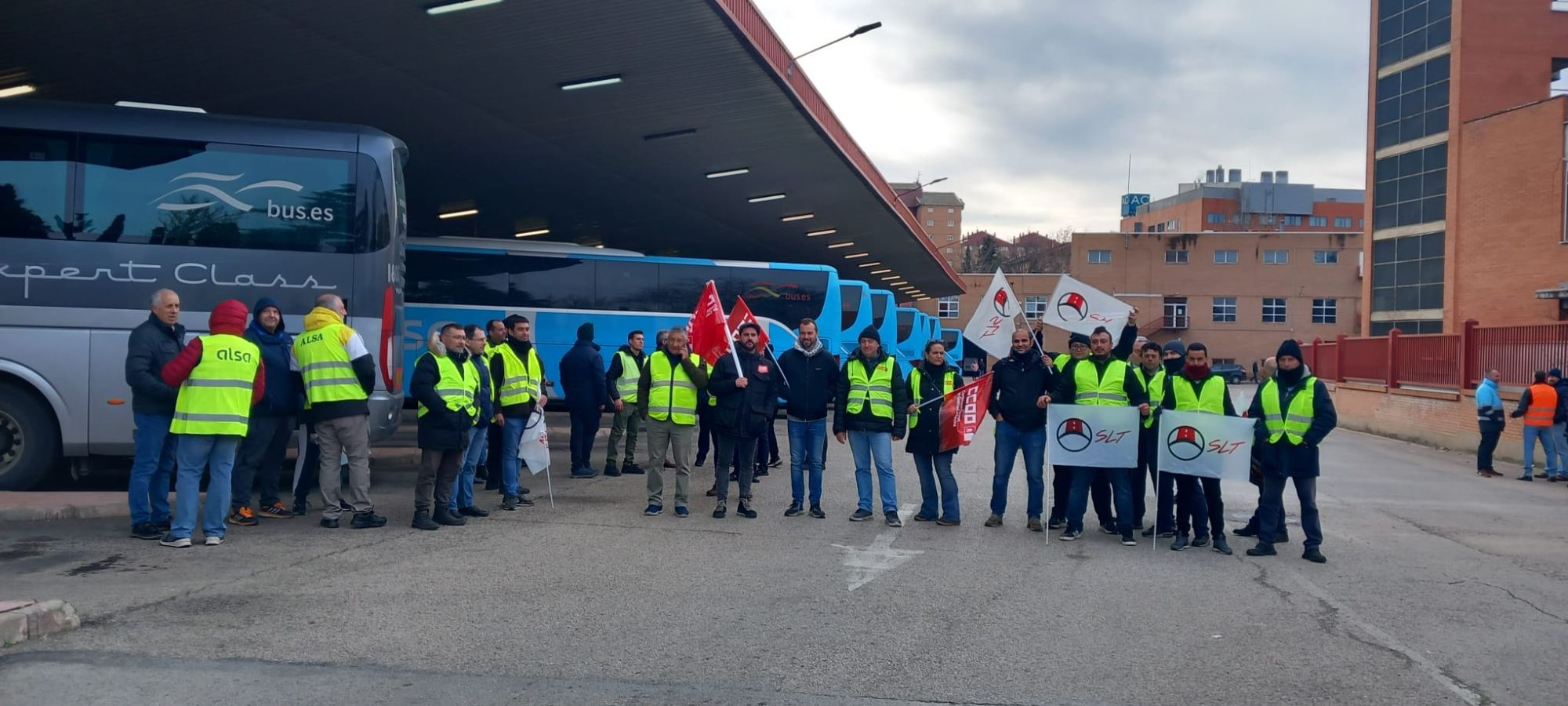 Los piquetes informativos se han instalado desde primeras horas de la mañana en la Estación de Autobuses de la capital.