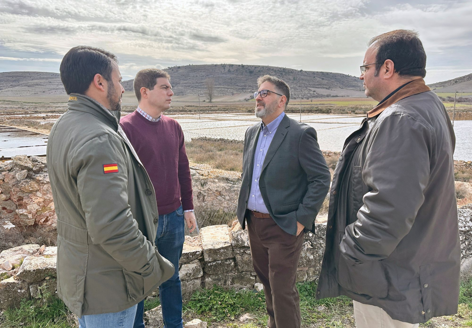 Dirigentes de Vox, durante su reciente visita a las Salinas de Imón//Imagen: Prensa Vox. 