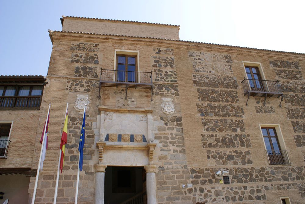 El Palacio de Fuensalida es la sede de la Presidencia de la Junta de Castilla-La Mancha y lugar de celebración de los plenos del Consejo de Gobierno.