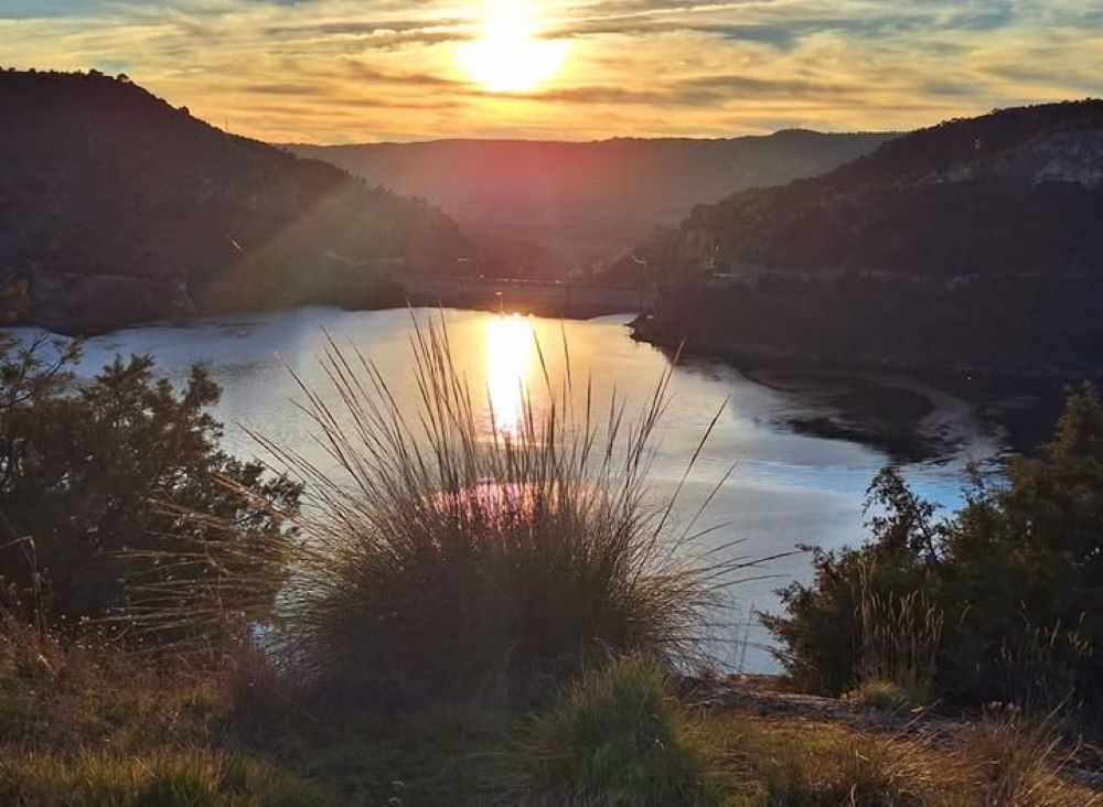 Atardecer en el pantano de Entrepeñas. Imagen: Oficina de Turismo de Sacedón