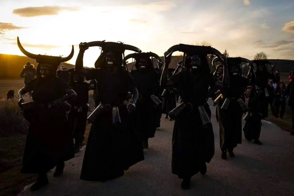 Reportaje Fotográfico: Asociación Cultural de de Amigos de Luzón/Diablos y Mascaritas de Luzón