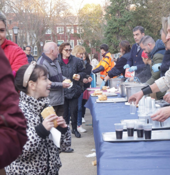 Guadalajara celebra el Jueves Lardero de merienda en la Concordia con el reparto de 2.600 chorizos