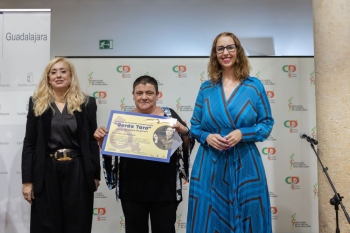 Un alegato contra la trata y el negacionismo de la ultraderecha en el Ayuntamiento de Guadalajara y a favor de la prensa local "que convierte lo pequeño, en grande"