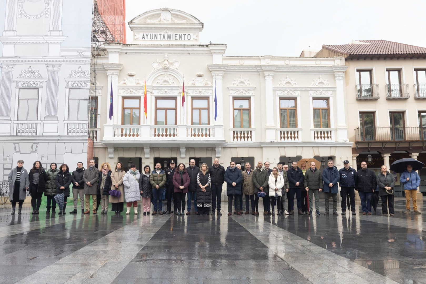 Minuto de silencio en la plaza Mayor//Imagen: Ayuntamiento de Guadalajara.