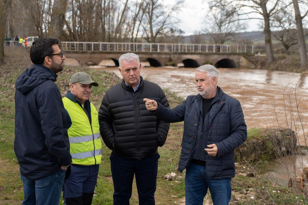 Un momento de la visita del presidente provincial a Medranda.