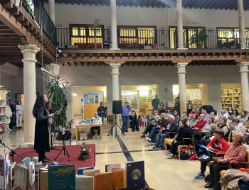 El Día Mundial de la Poesía vence a la lluvia