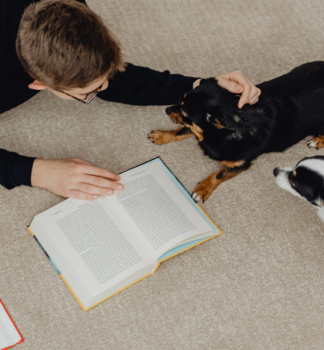 La Biblioteca provincial pone en marcha el programa ´Perros y Letras´ para mejorar las habilidades lectoras de niñas y niños de 6 a 12 años 