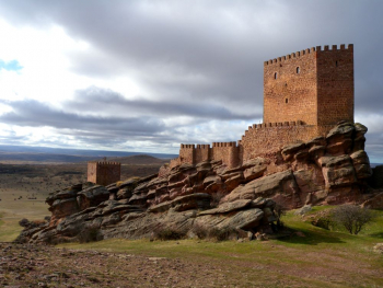 Un artículo de National Geographic sitúa el castillo de Zafra y la provincia de Guadalajara en Castilla y León