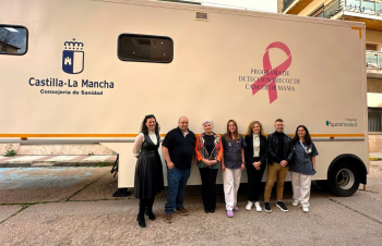 El 'Mamobús' fomenta la detección precoz del cáncer de mama "en todos los rincones de la provincia, especialmente, en las zonas rurales"