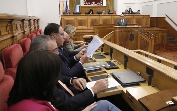 El Pleno de las Cortes regionales aprueba la Ley de medidas administrativas, financieras y tributarias