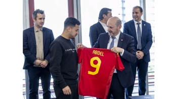 El árbitro recientemente agredido en Torija recibe el reconocimiento de la RFEF