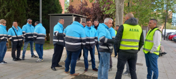 Los trabajadores de los autobuses urbanos sacan su conflicto a las calles del centro