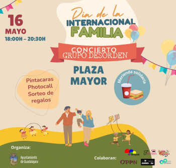 Fiesta en la plaza Mayor de Guadalajara con motivo del Día de la Familia