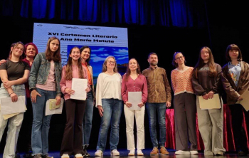 Las alumnas Marta Heredero, Irene Martín y Lucía Guijarro, ganadoras del concurso de relatos del IES Ana María Matute