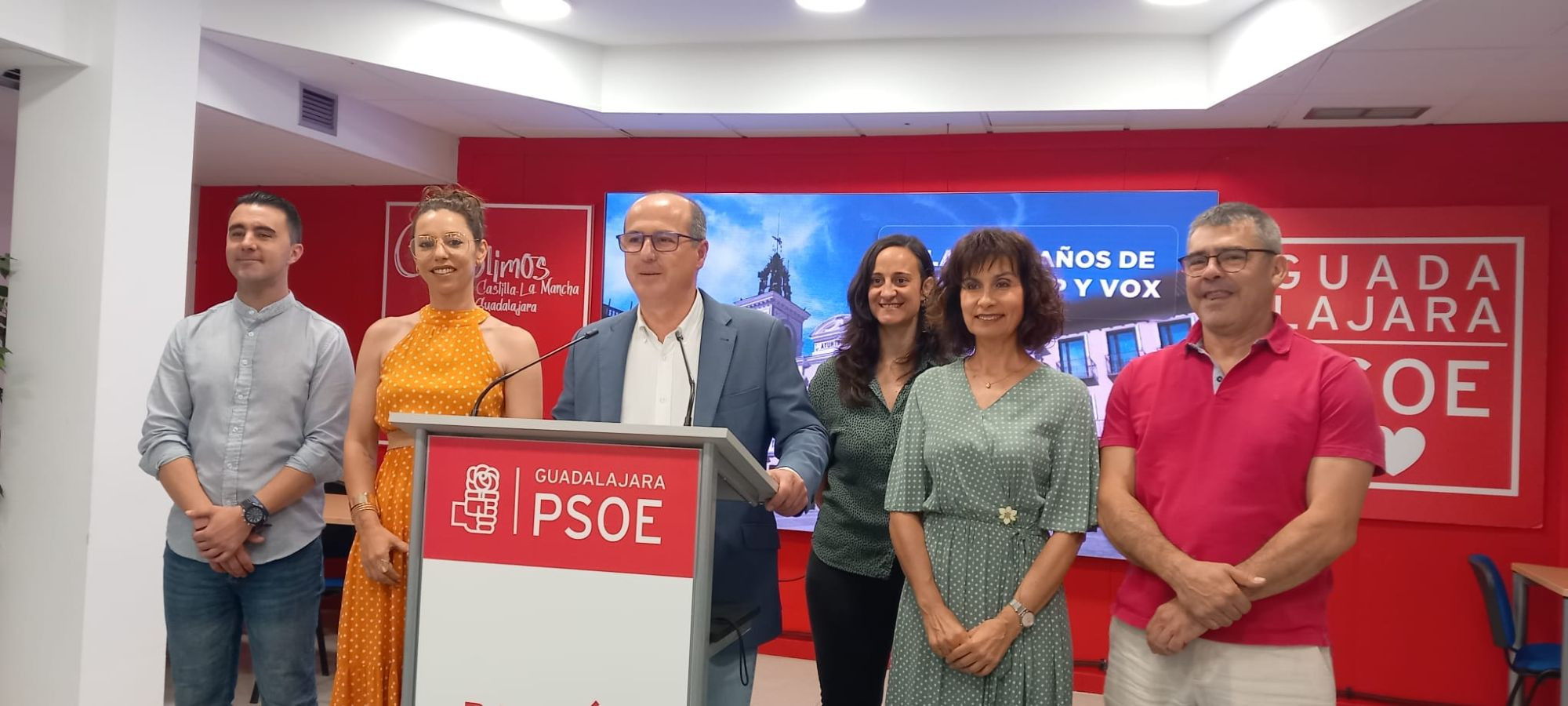 Alberto Rojo, junto a parte de los concejales del PP